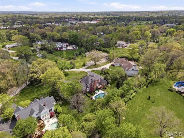 $2,100,000 | 32 Huntleigh Downs Road, Frontenac, MO 63131