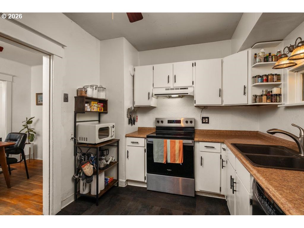 6056 Northeast Willow Street Portland, OR 97213 - Photo 11 of 35