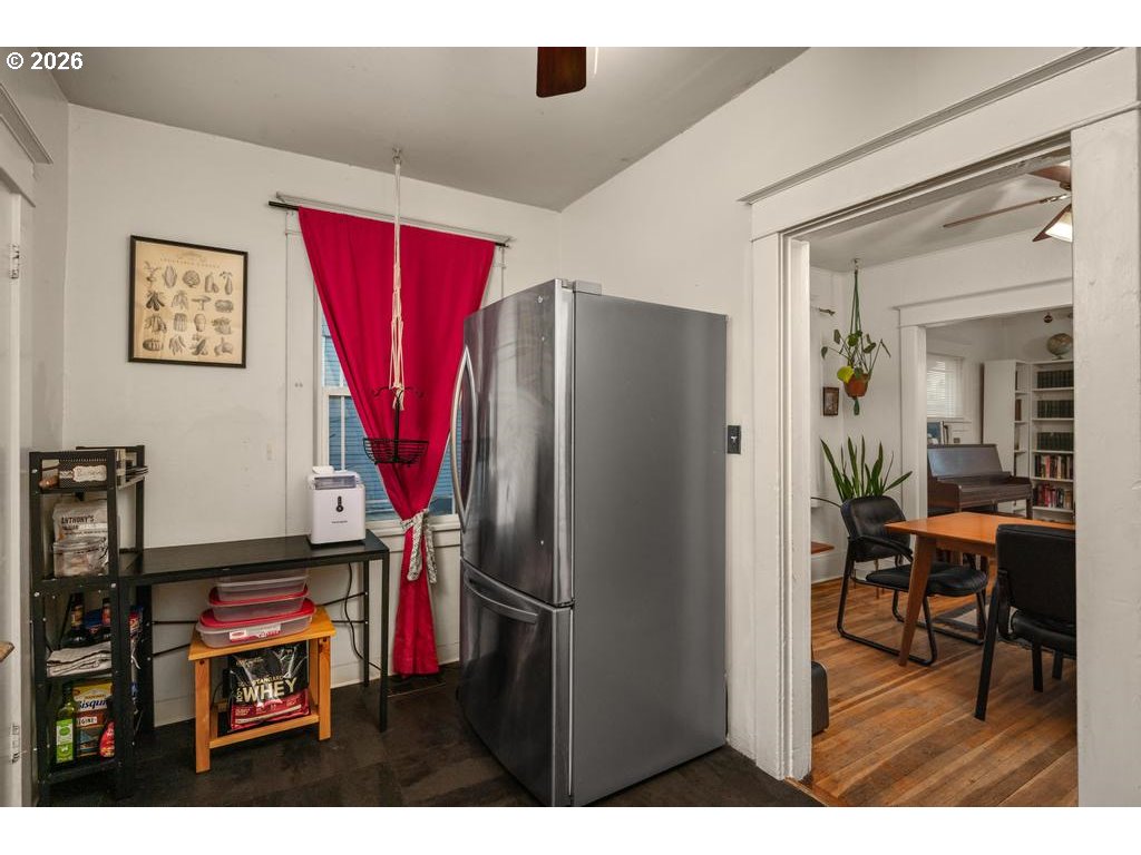 6056 Northeast Willow Street Portland, OR 97213 - Photo 12 of 35