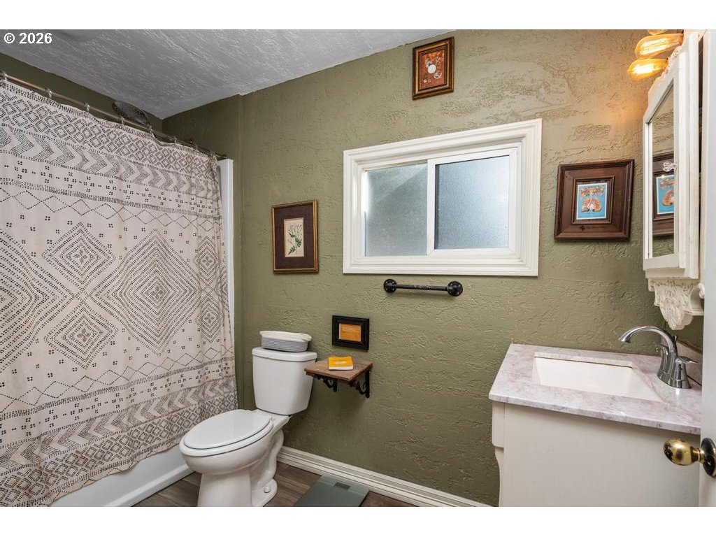 6056 Northeast Willow Street Portland, OR 97213 - Photo 16 of 35