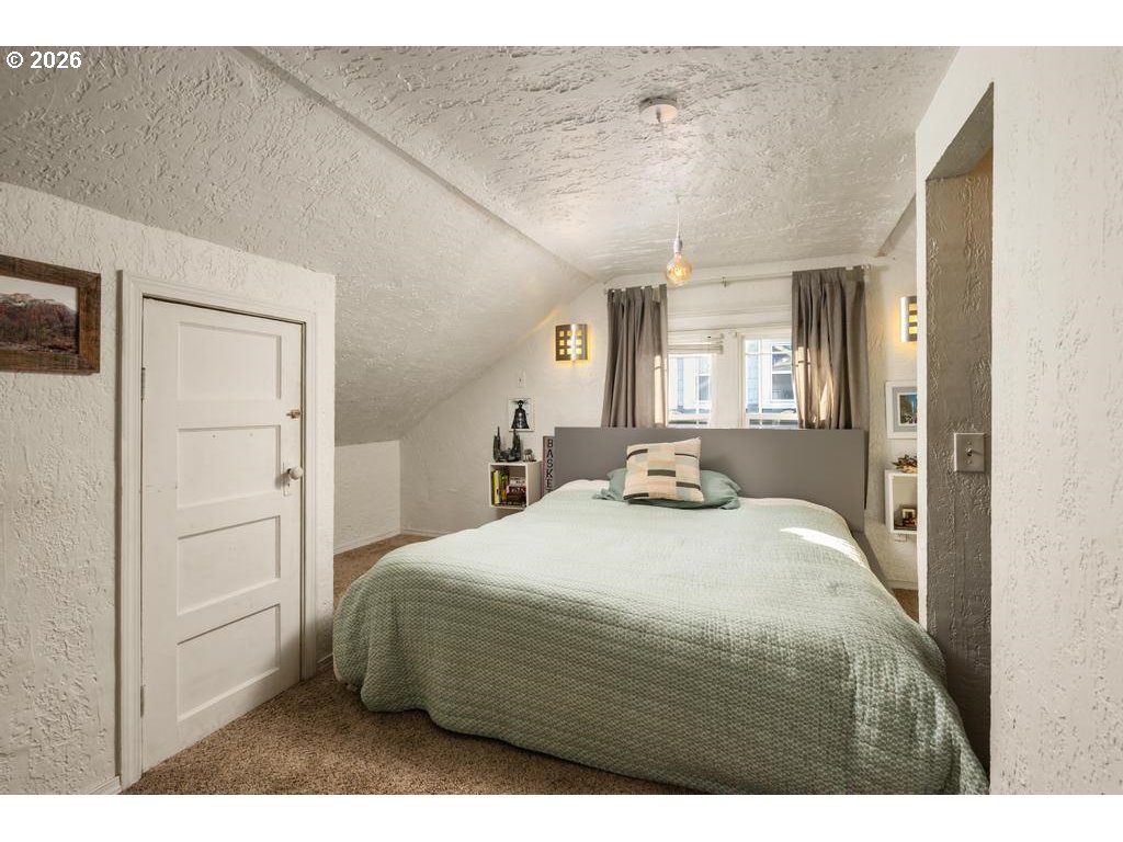 6056 Northeast Willow Street Portland, OR 97213 - Photo 19 of 35