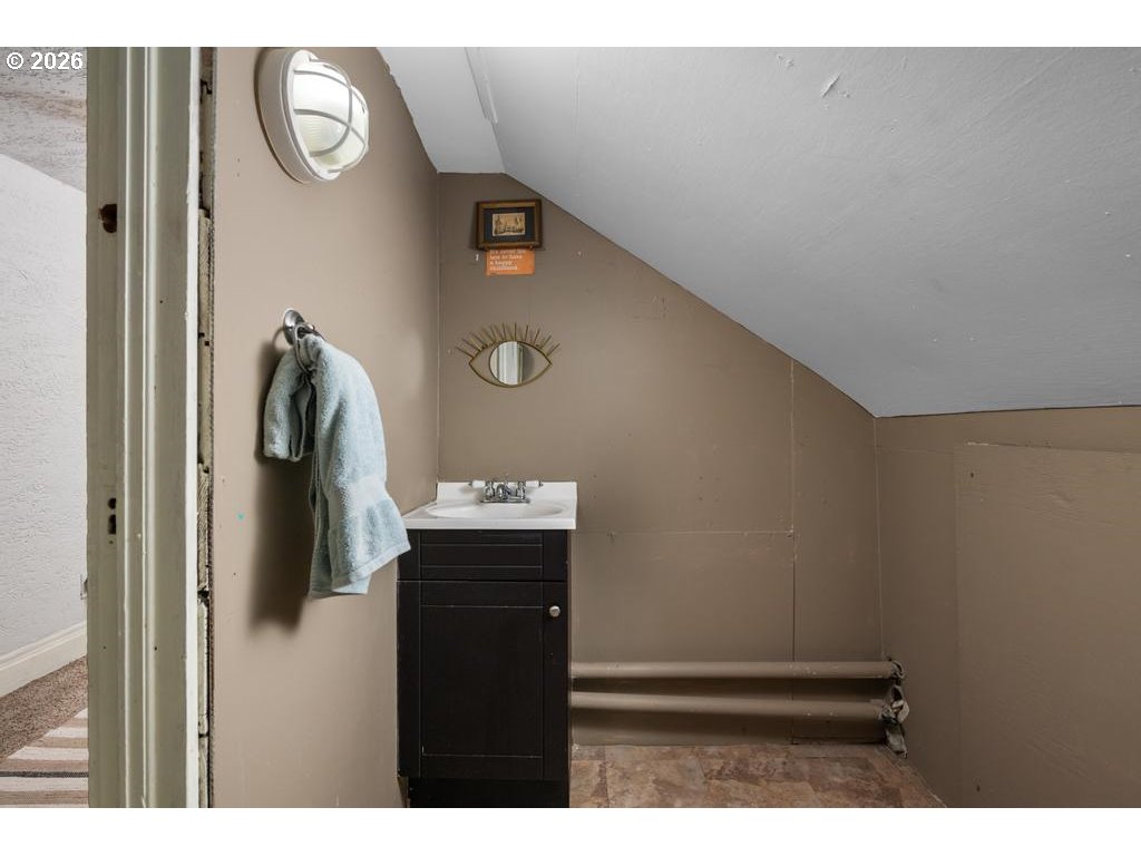 6056 Northeast Willow Street Portland, OR 97213 - Photo 23 of 35