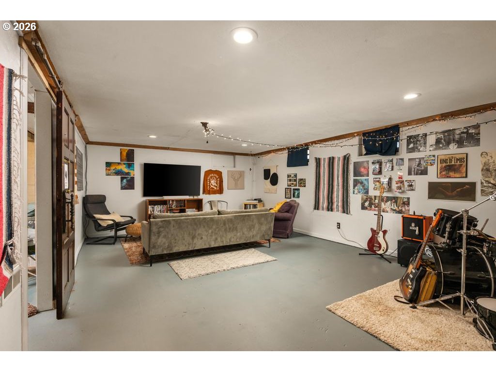 6056 Northeast Willow Street Portland, OR 97213 - Photo 25 of 35