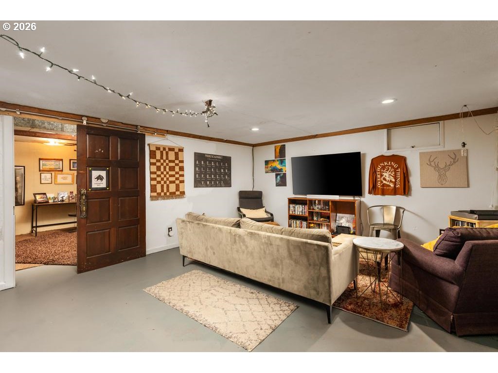 6056 Northeast Willow Street Portland, OR 97213 - Photo 26 of 35