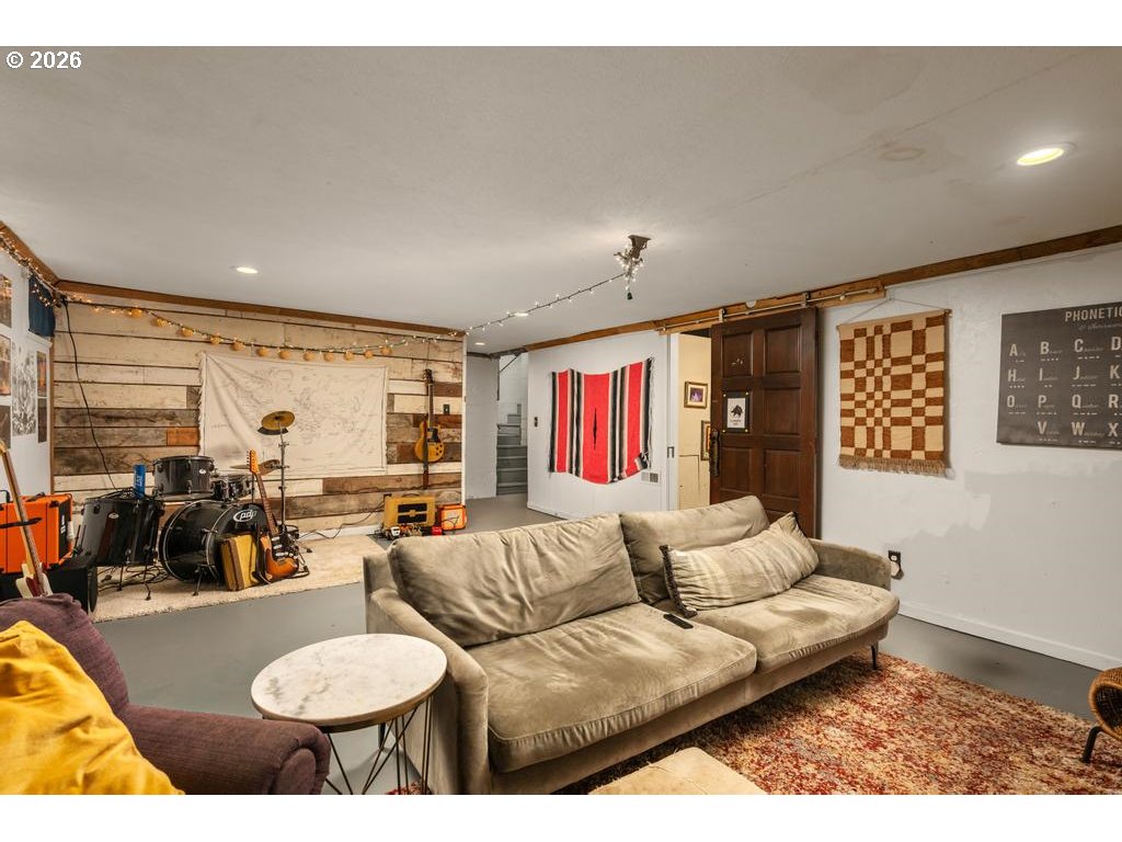 6056 Northeast Willow Street Portland, OR 97213 - Photo 27 of 35