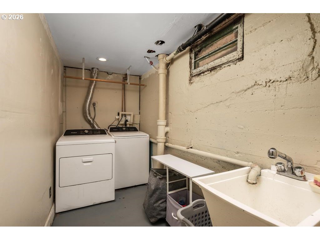 6056 Northeast Willow Street Portland, OR 97213 - Photo 29 of 35