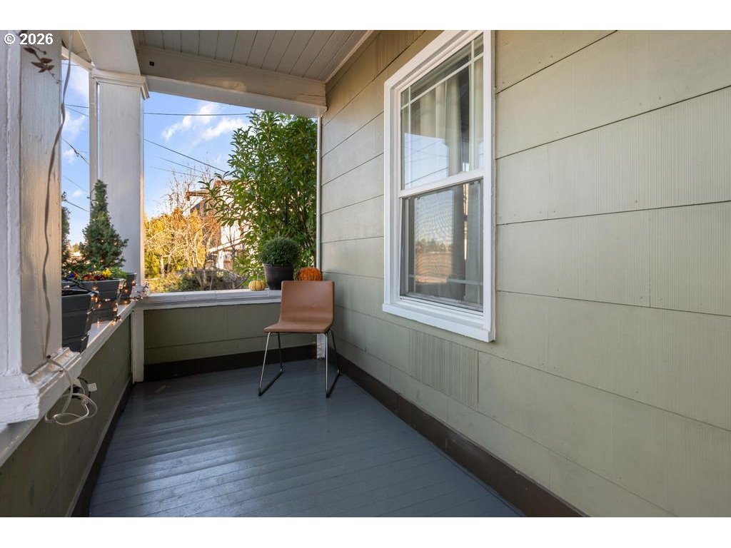 6056 Northeast Willow Street Portland, OR 97213 - Photo 4 of 35