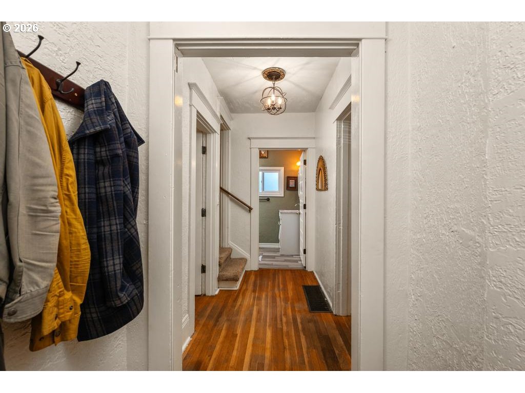 6056 Northeast Willow Street Portland, OR 97213 - Photo 5 of 35