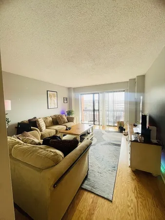 $3,300 | 15 North Beacon Street, Unit 906, Boston, MA 02134