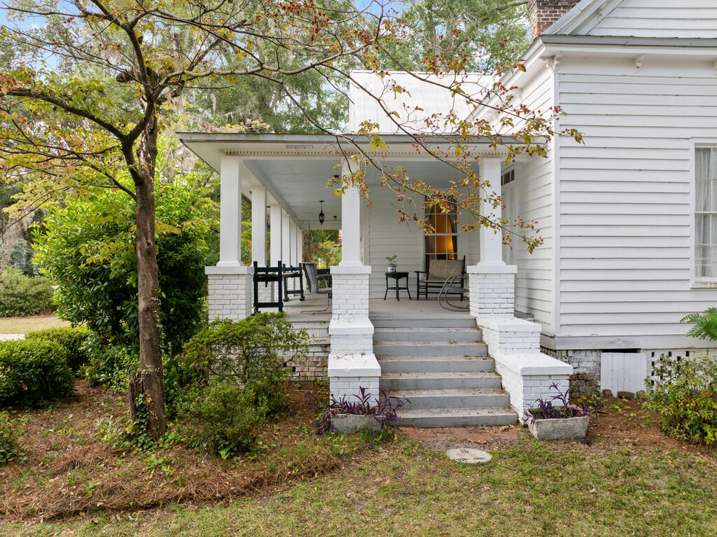 487 Hampton Street Walterboro, SC 29488 - Photo 7 of 49 91457196-AF34-4A65-B2F7-33C1F3F298E5_1_1