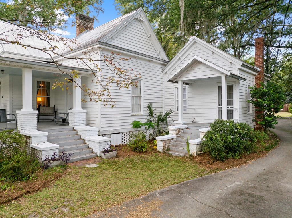 487 Hampton Street Walterboro, SC 29488 - Photo 8 of 49 6782C957-60D1-41E4-8BC7-A1107CD6F749_1_1