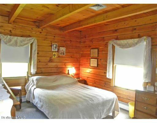 40 Reynolds Road Shelburne Falls, MA 01370 - Photo 17 of 23 Q-bedrm