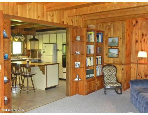 40 Reynolds Road Shelburne Falls, MA 01370 - Photo 8 of 23 H-kit-liv