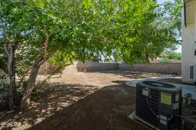 a view of yard with green space