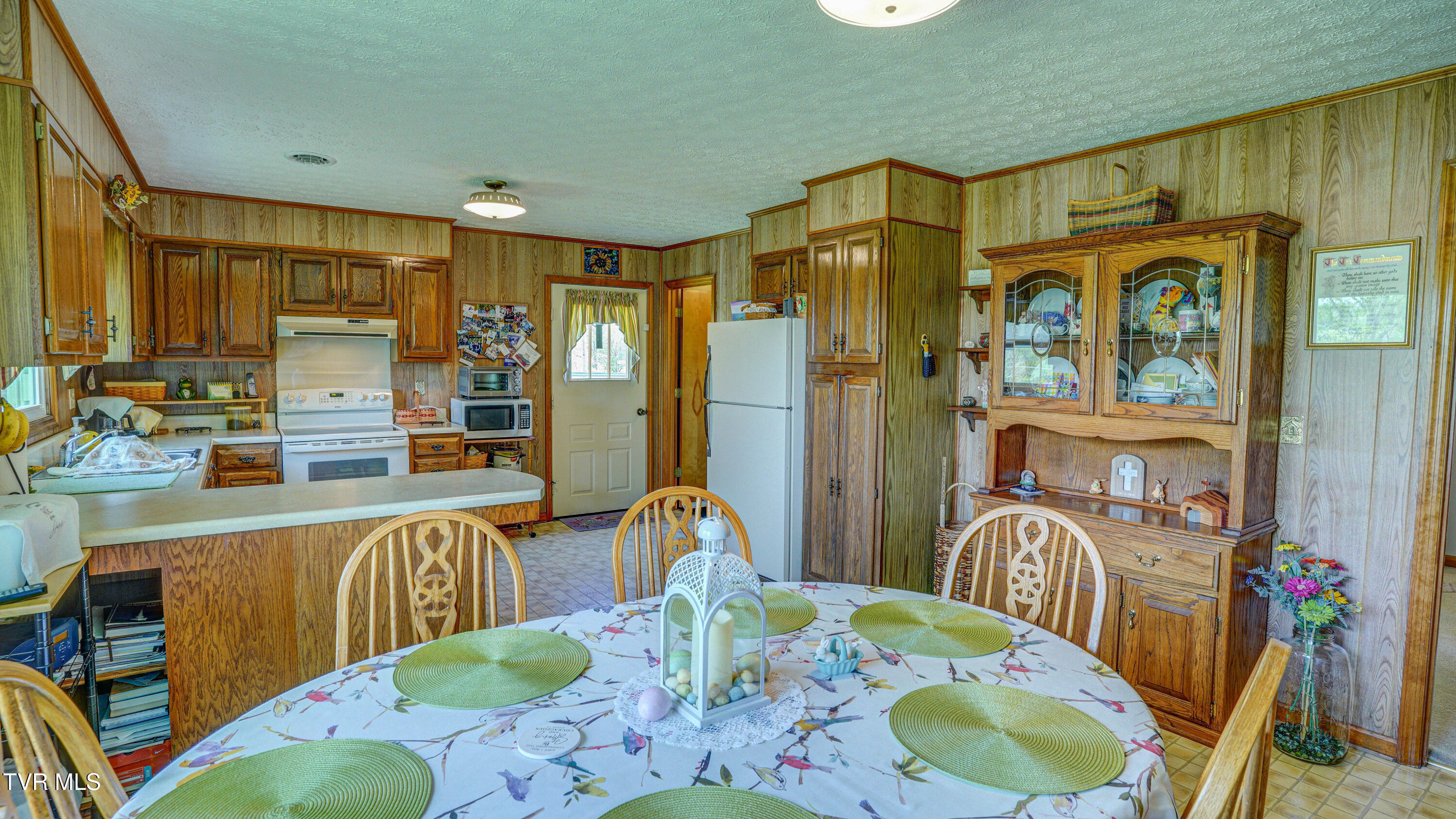 683 Haw Ridge Road Piney Flats, TN 37686 - Photo 9 of 39 DSC02934_5_6_7_8