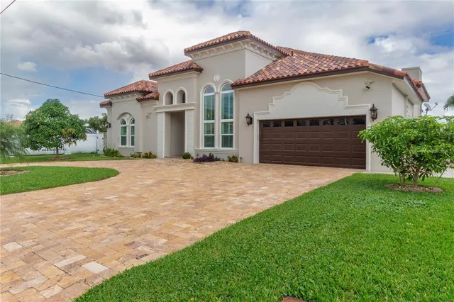 $9,200 | 25 Leeward Island, Clearwater, FL 33767