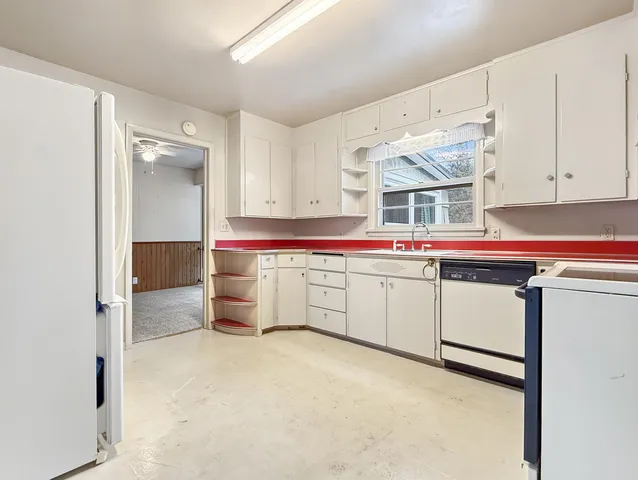 $159,900 | 2116 16th Avenue, Menominee, MI 49858