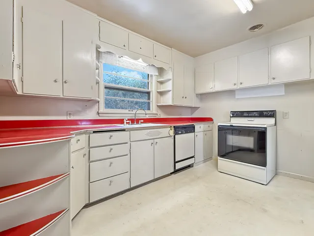 $159,900 | 2116 16th Avenue, Menominee, MI 49858