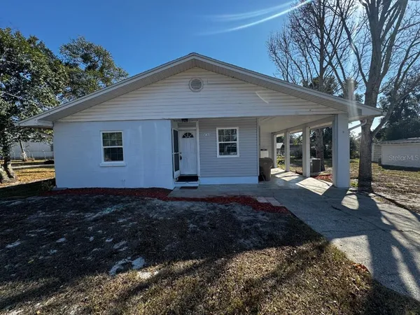 $1,350 | 4160 Melanie Lane, Mount Dora, FL 32757