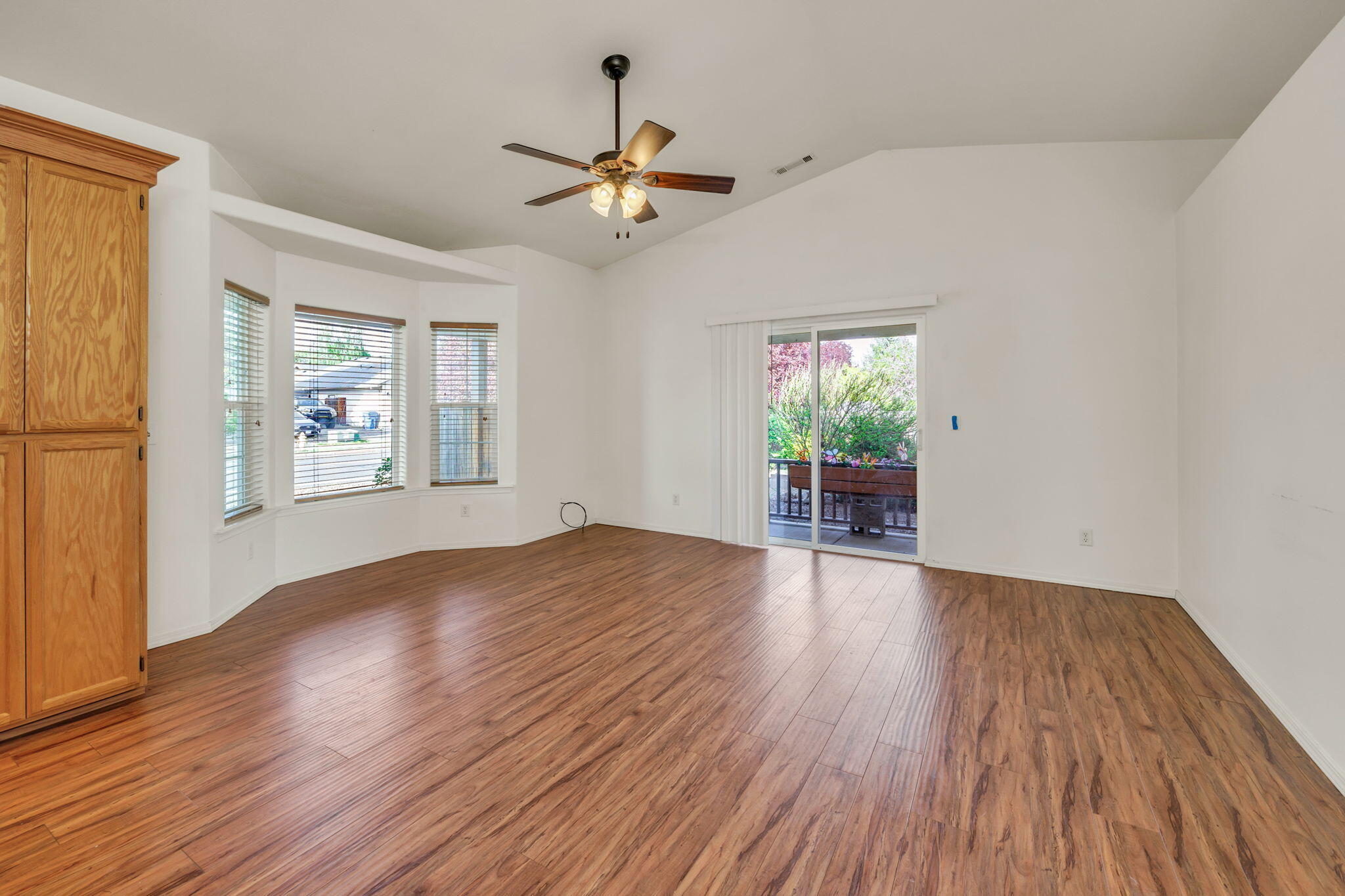9 Chantrell Court Eagle Point, OR 97524 - Photo 23 of 37 a view of empty room with wooden floor and fan