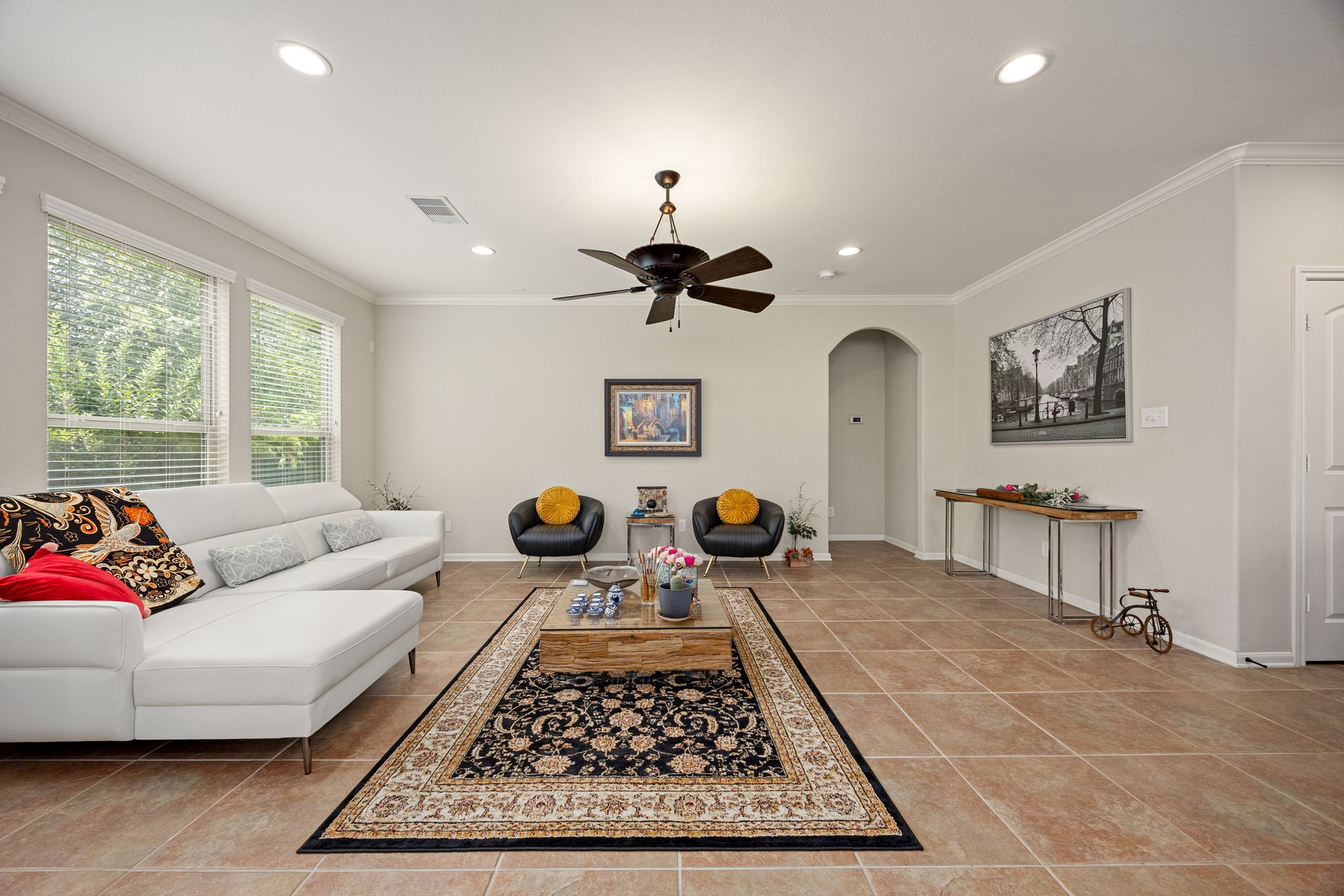 22 South Marshside Place Spring, TX 77389 - Photo 11 of 43 a living room with furniture rug and window