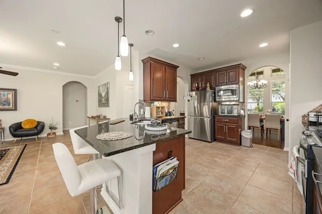 $555,000 | 22 South Marshside Place, Spring, TX 77389