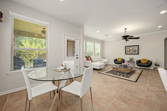 $555,000 | 22 South Marshside Place, Spring, TX 77389