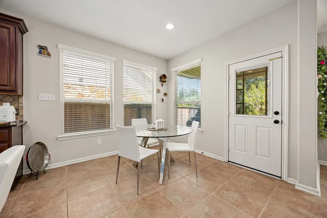 $555,000 | 22 South Marshside Place, Spring, TX 77389