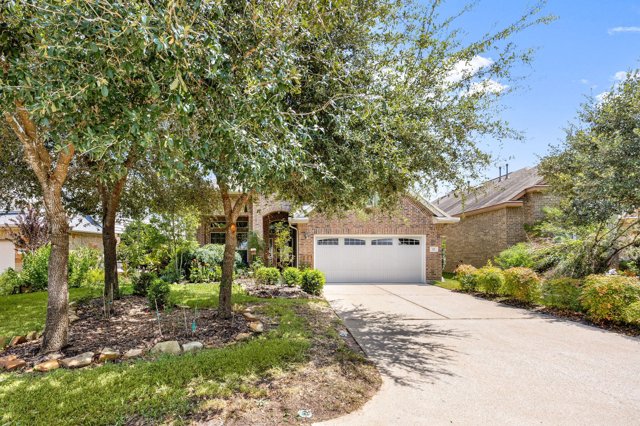22 South Marshside Place Spring, TX 77389 - Photo 2 of 43 a front view of a house with a yard and garage