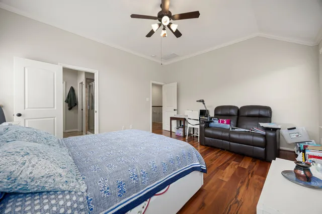 $555,000 | 22 South Marshside Place, Spring, TX 77389