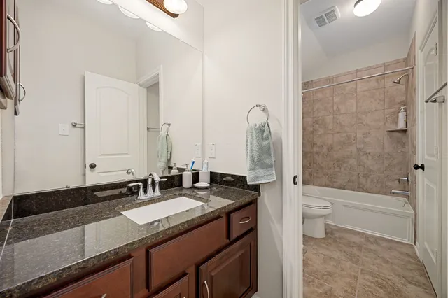 $555,000 | 22 South Marshside Place, Spring, TX 77389