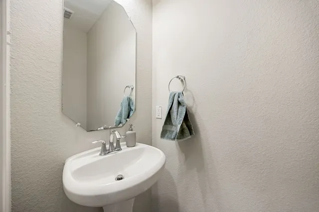 $555,000 | 22 South Marshside Place, Spring, TX 77389