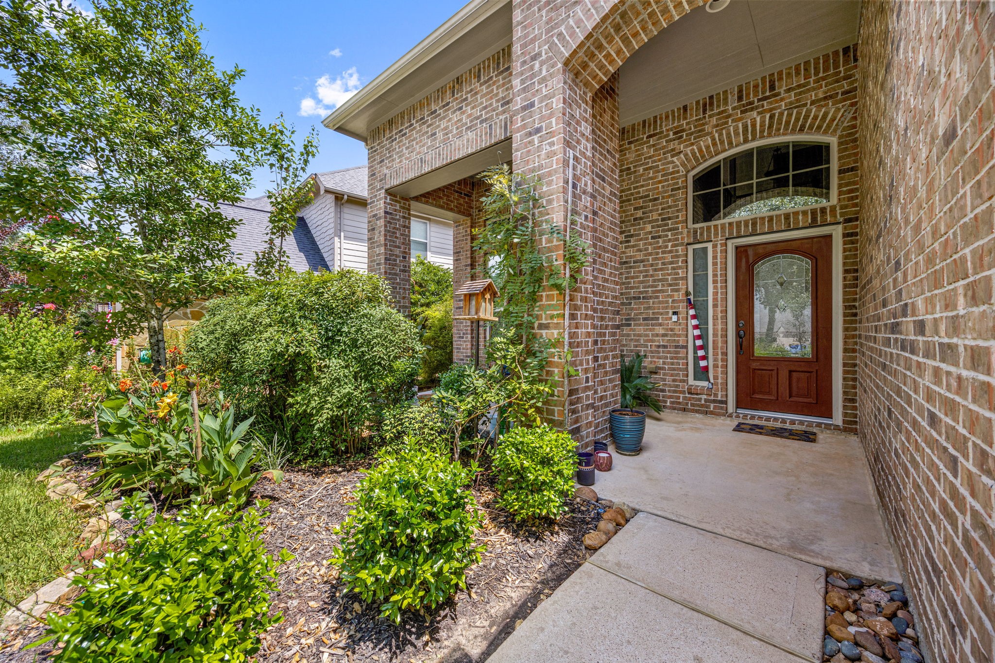 22 South Marshside Place Spring, TX 77389 - Photo 4 of 43 a front view of a house with a yard