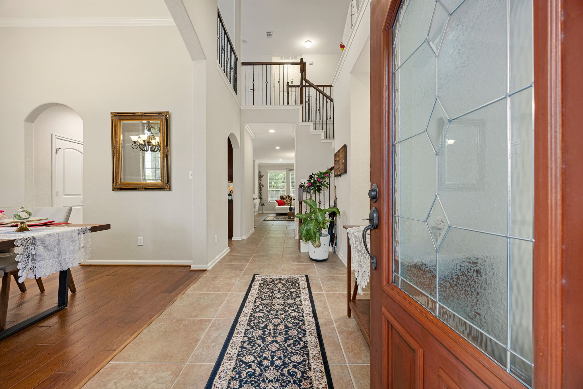 22 South Marshside Place Spring, TX 77389 - Photo 5 of 43 a hallway with a table and a chandelier