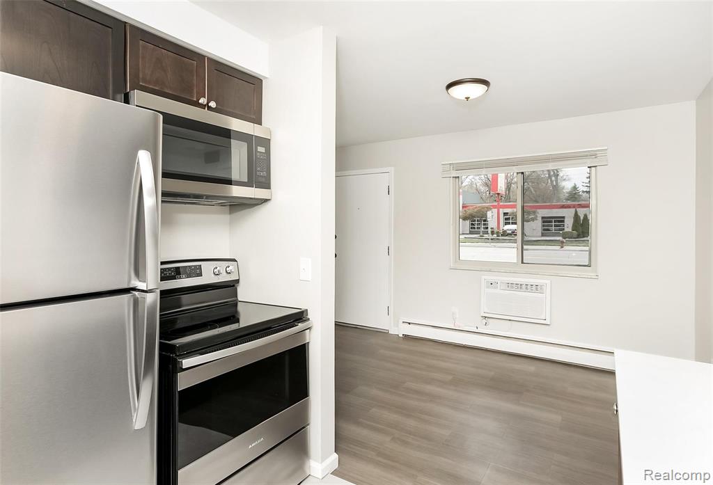 3350 Greenfield Road, Unit 17 Royal Oak, MI 48073 - Photo 10 of 19