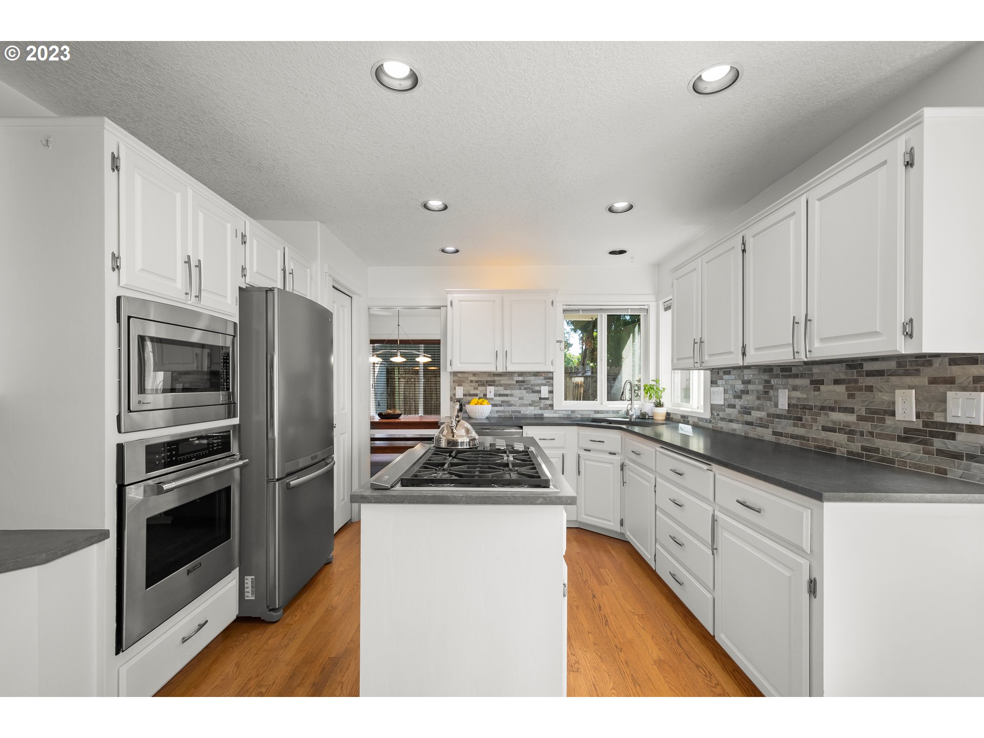 4126 Southeast 30th Street Gresham, OR 97080 - Photo 8 of 42