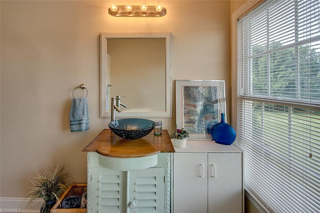 8509 Merriman Farm Road Oak Ridge, NC 27310 - Photo 25 of 30 Second Floor Bathroom