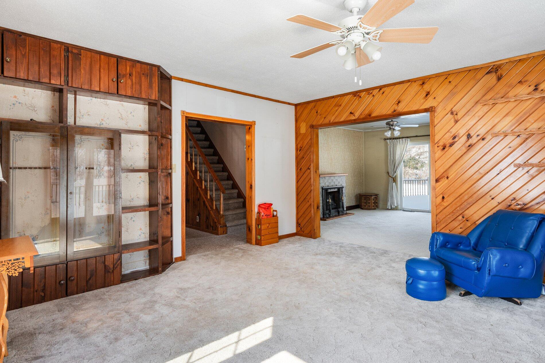 S921 Sveum Ridge Road Coon, WI 54623 - Photo 20 of 33 Living room to Family Room