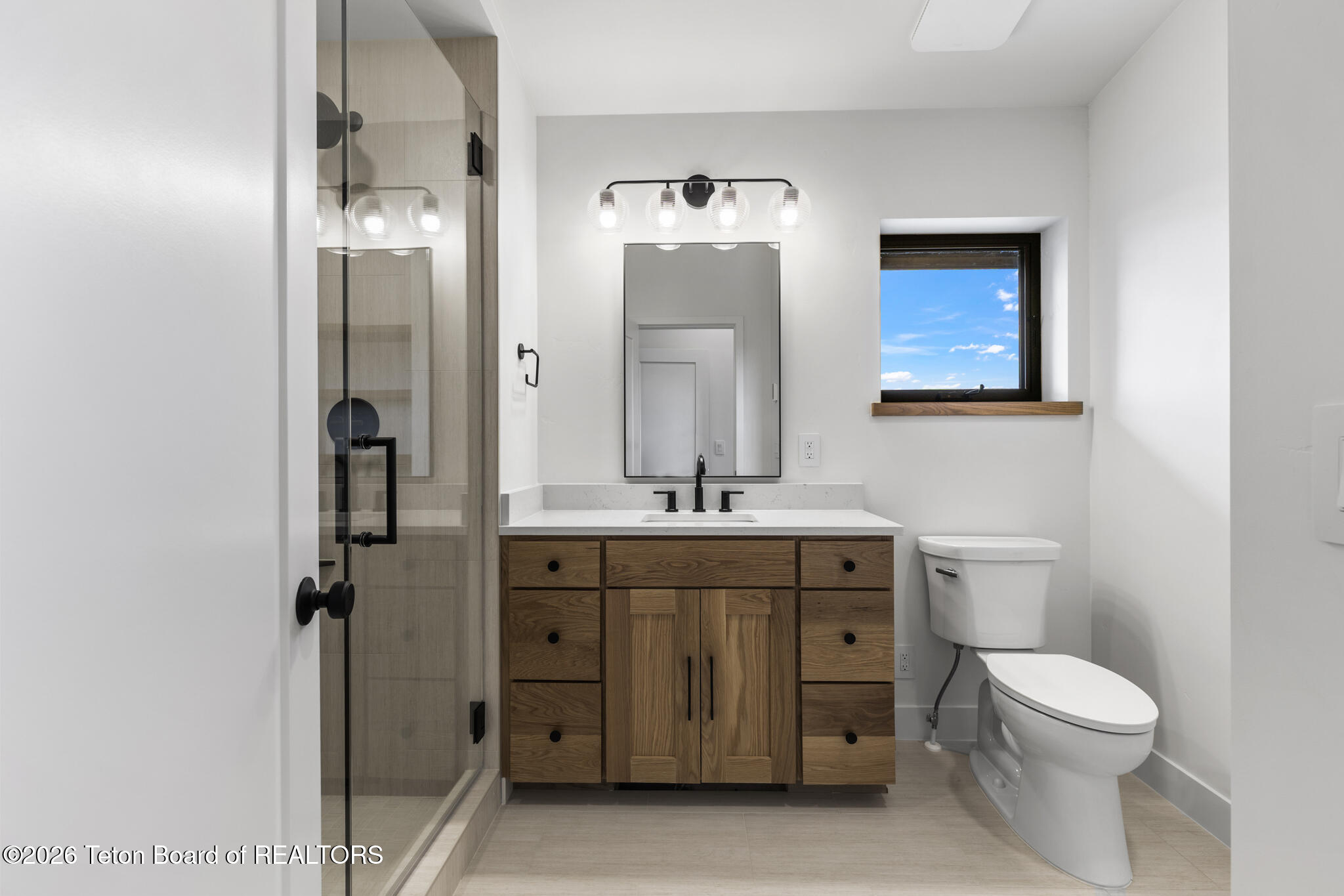 2055 Log Cabin Clb Road Jackson, WY 83001 - Photo 11 of 20 Guest Suite Bathroom