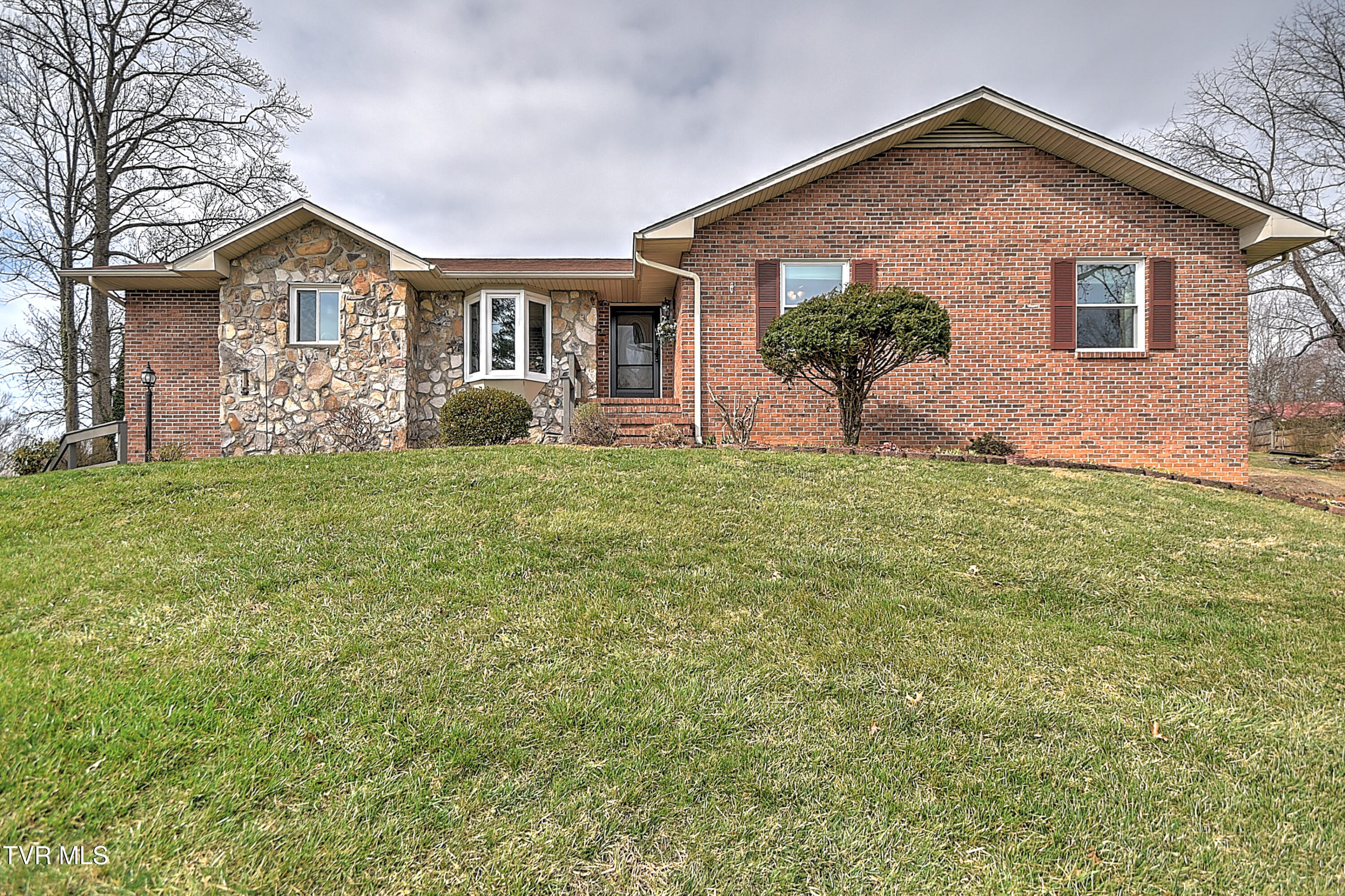 113 Fox Hall Circle Bristol, TN 37620 - Photo 1 of 79 113 Fox Hall DM-2