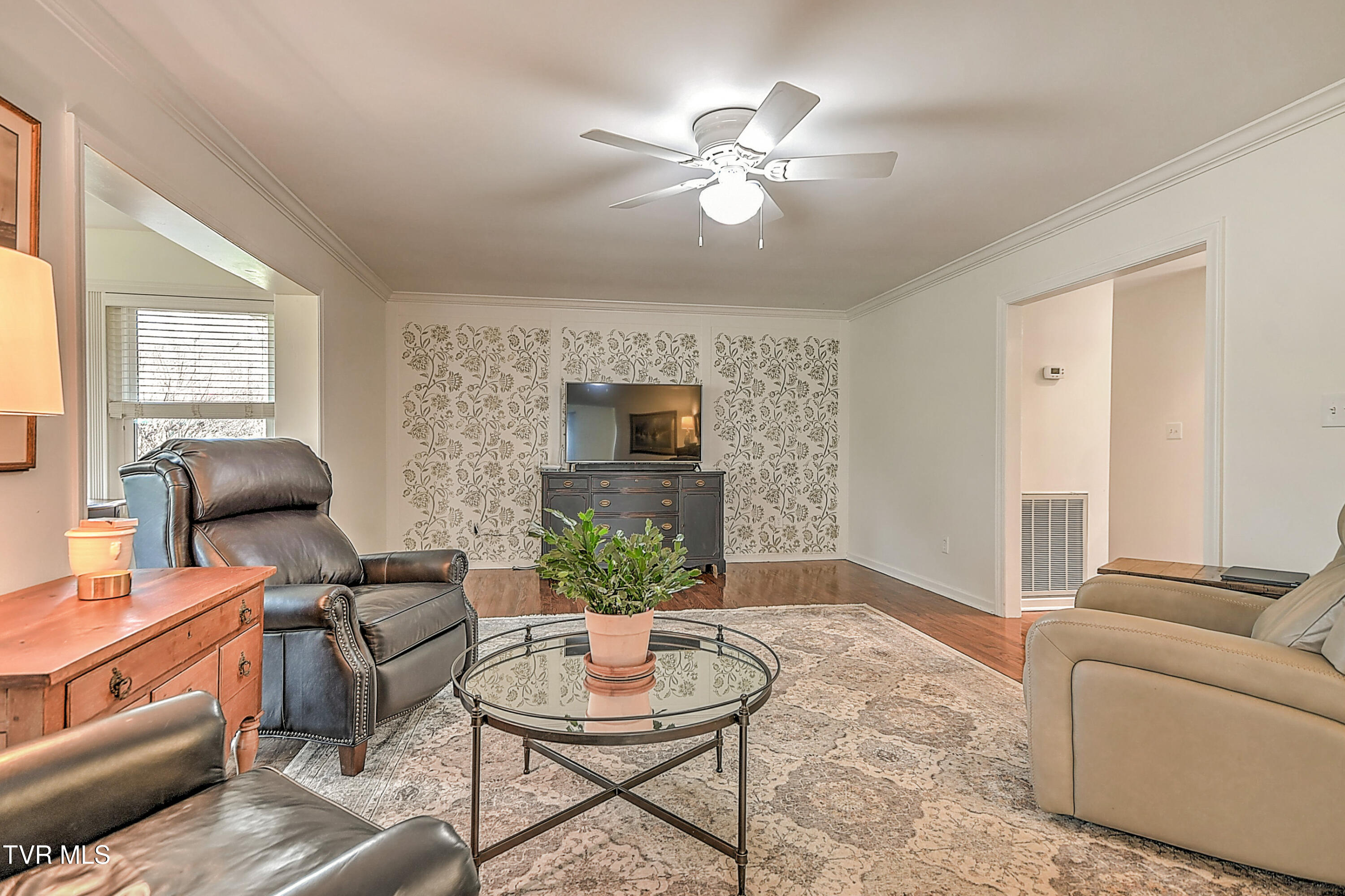 113 Fox Hall Circle Bristol, TN 37620 - Photo 11 of 79 113 Fox Hall DM-9
