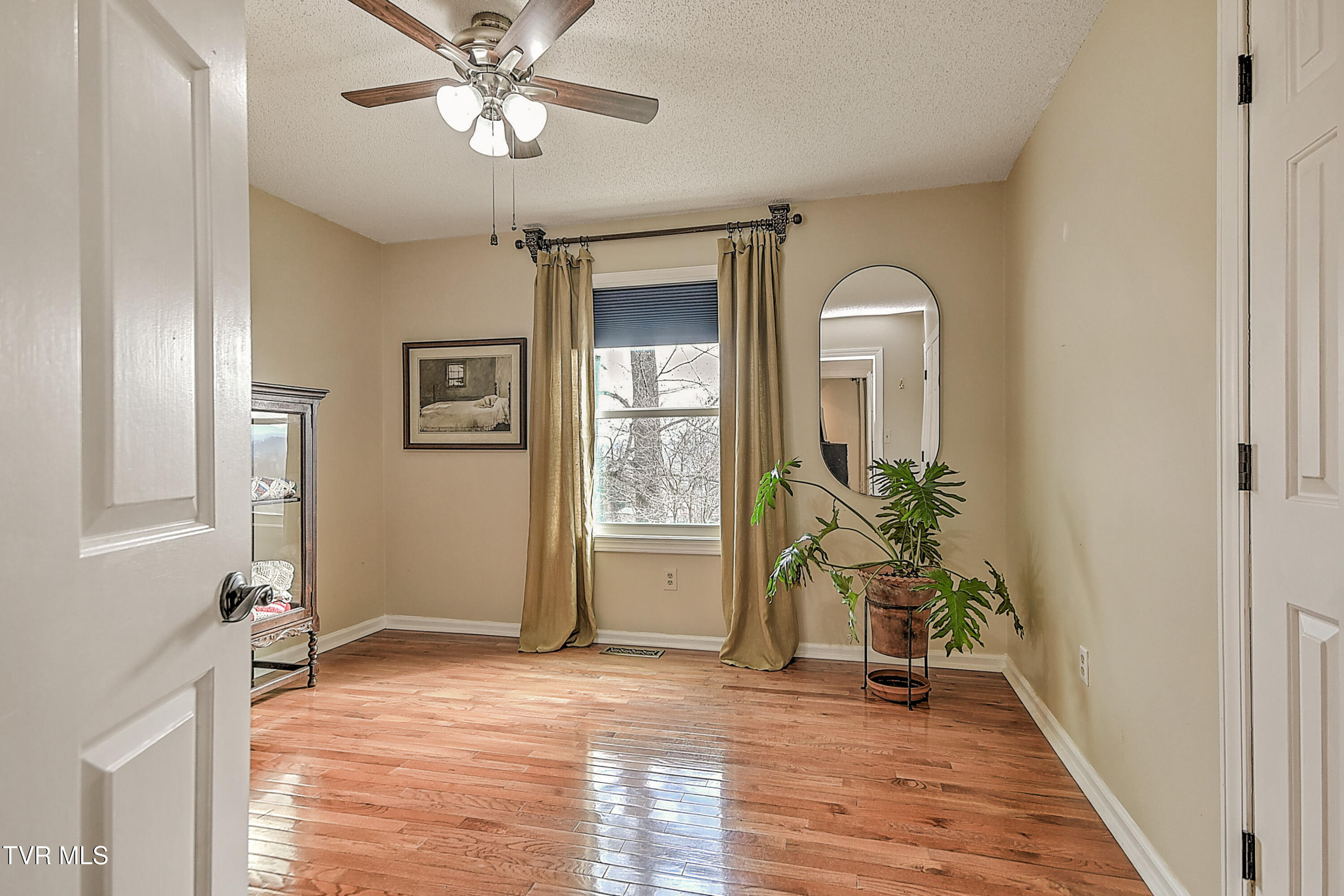 113 Fox Hall Circle Bristol, TN 37620 - Photo 33 of 79 113 Fox Hall DM-34