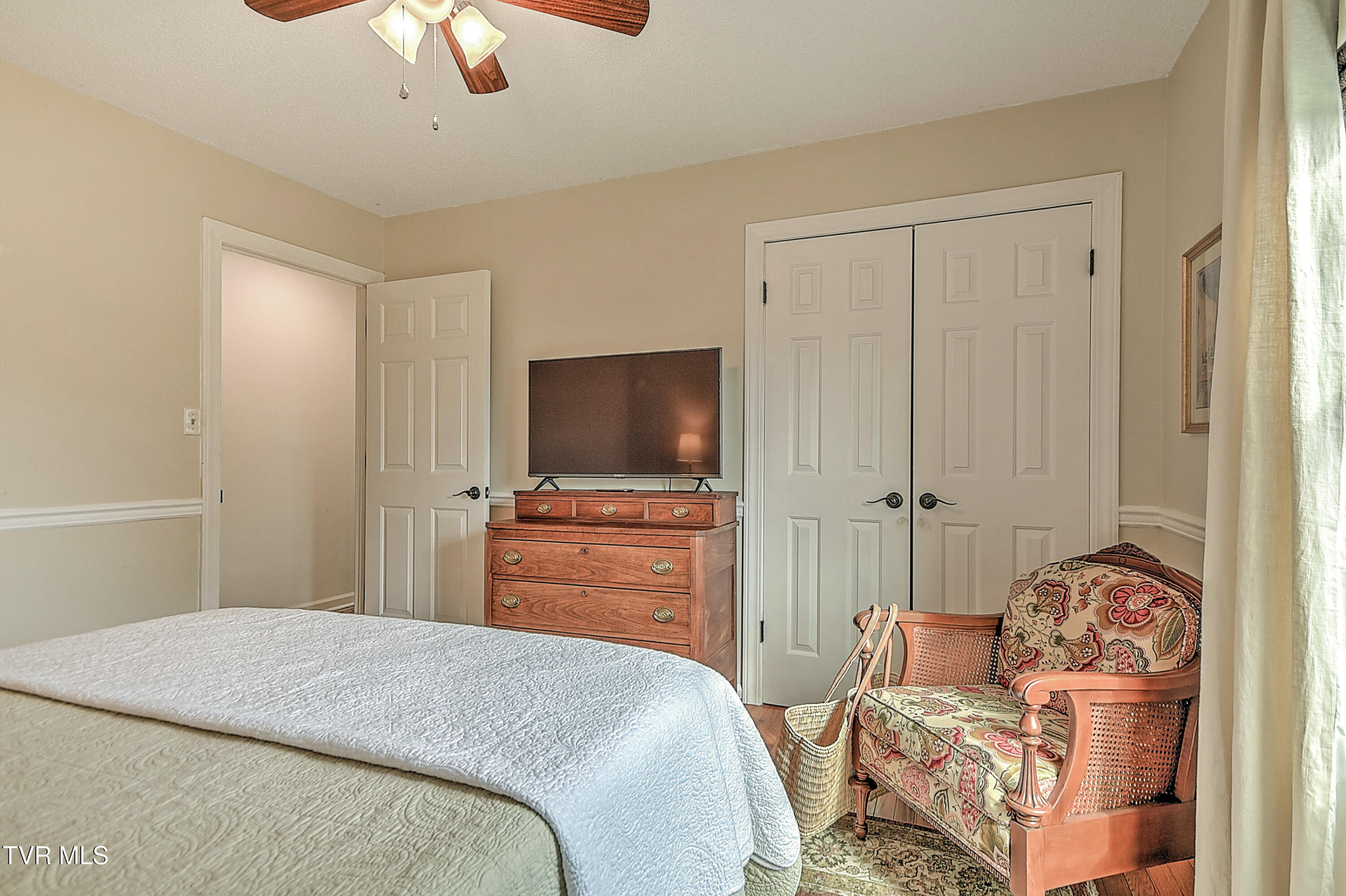 113 Fox Hall Circle Bristol, TN 37620 - Photo 35 of 79 113 Fox Hall DM-33