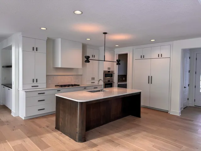 $1,298,515 | 734 Ensconced Way, Chaska, MN 55318