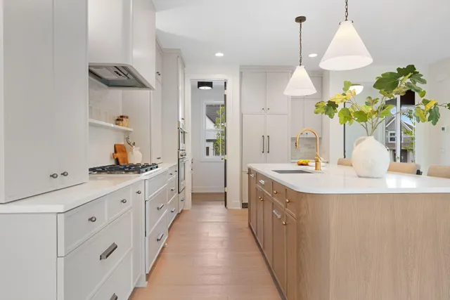 $1,298,515 | 734 Ensconced Way, Chaska, MN 55318