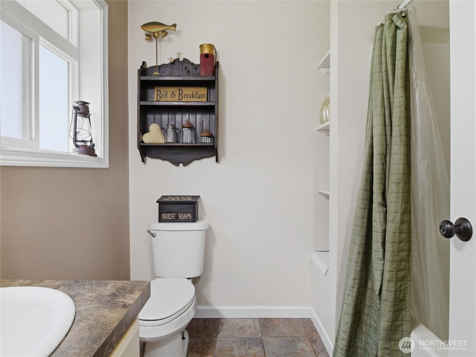 115 Romerman Road Chehalis, WA 98532 - Photo 18 of 40 a bathroom with a toilet a sink and shower