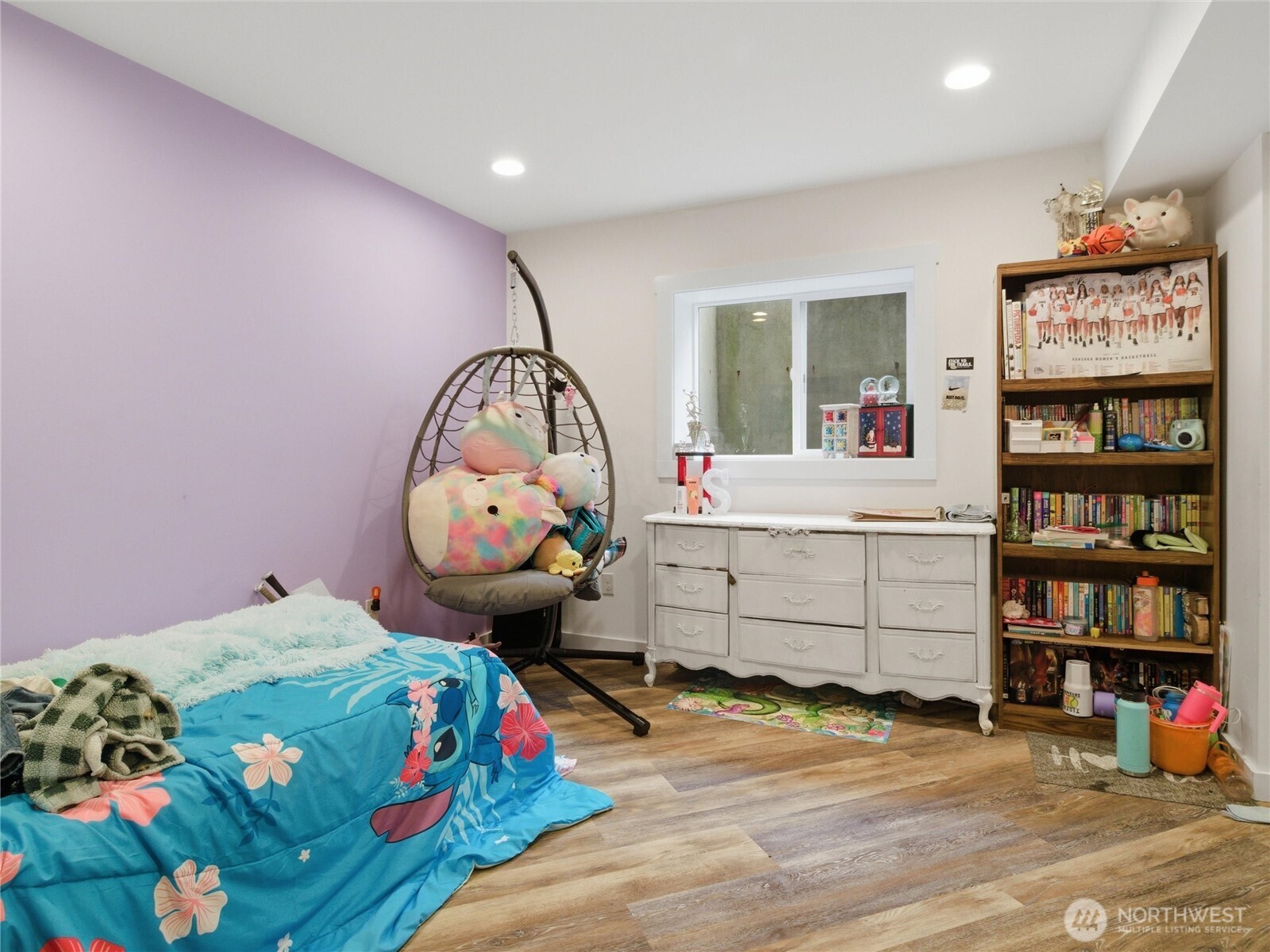 115 Romerman Road Chehalis, WA 98532 - Photo 20 of 40 a bedroom with a bed and a bookshelf