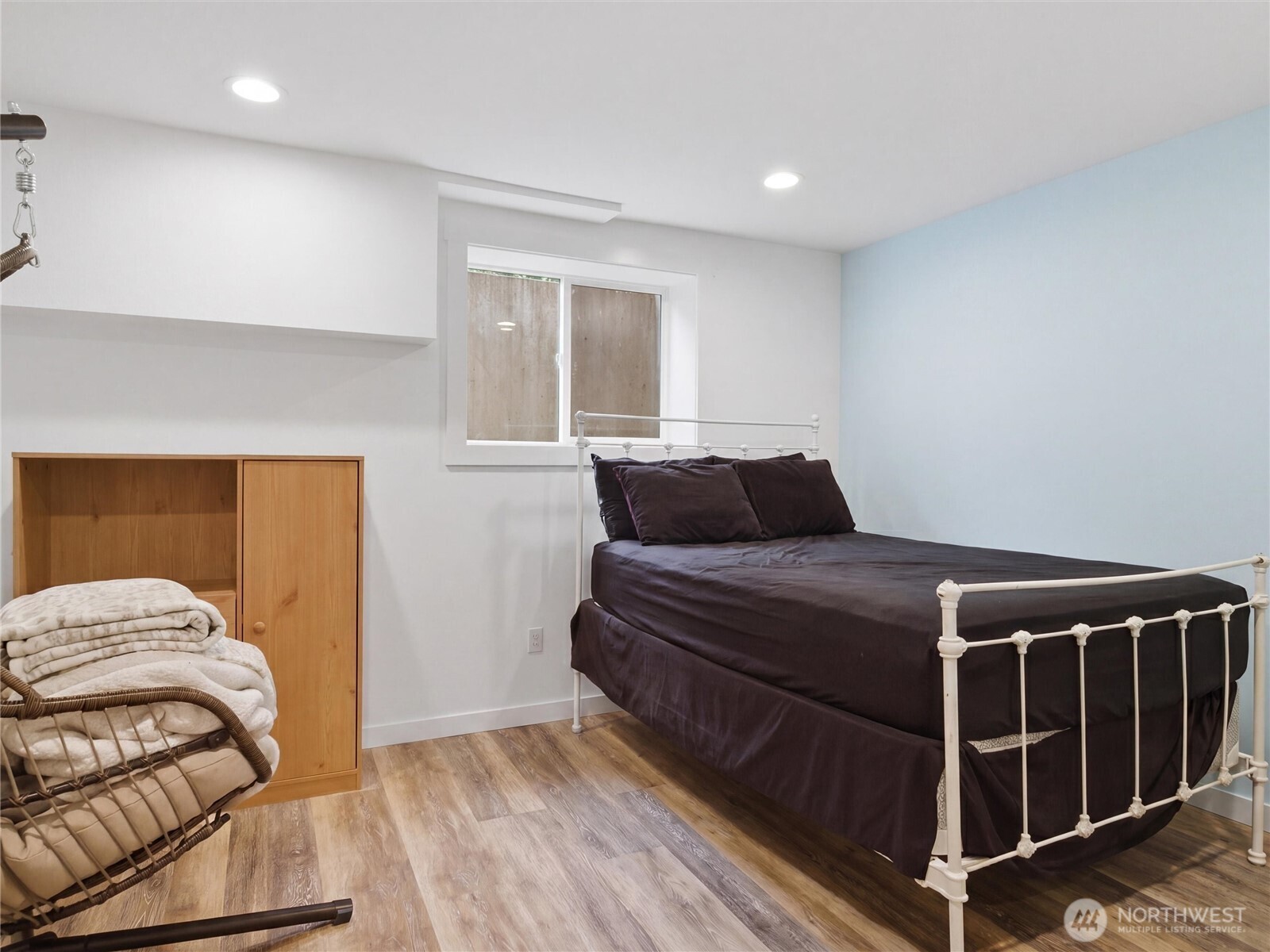 115 Romerman Road Chehalis, WA 98532 - Photo 22 of 40 a bedroom with a bed and a window