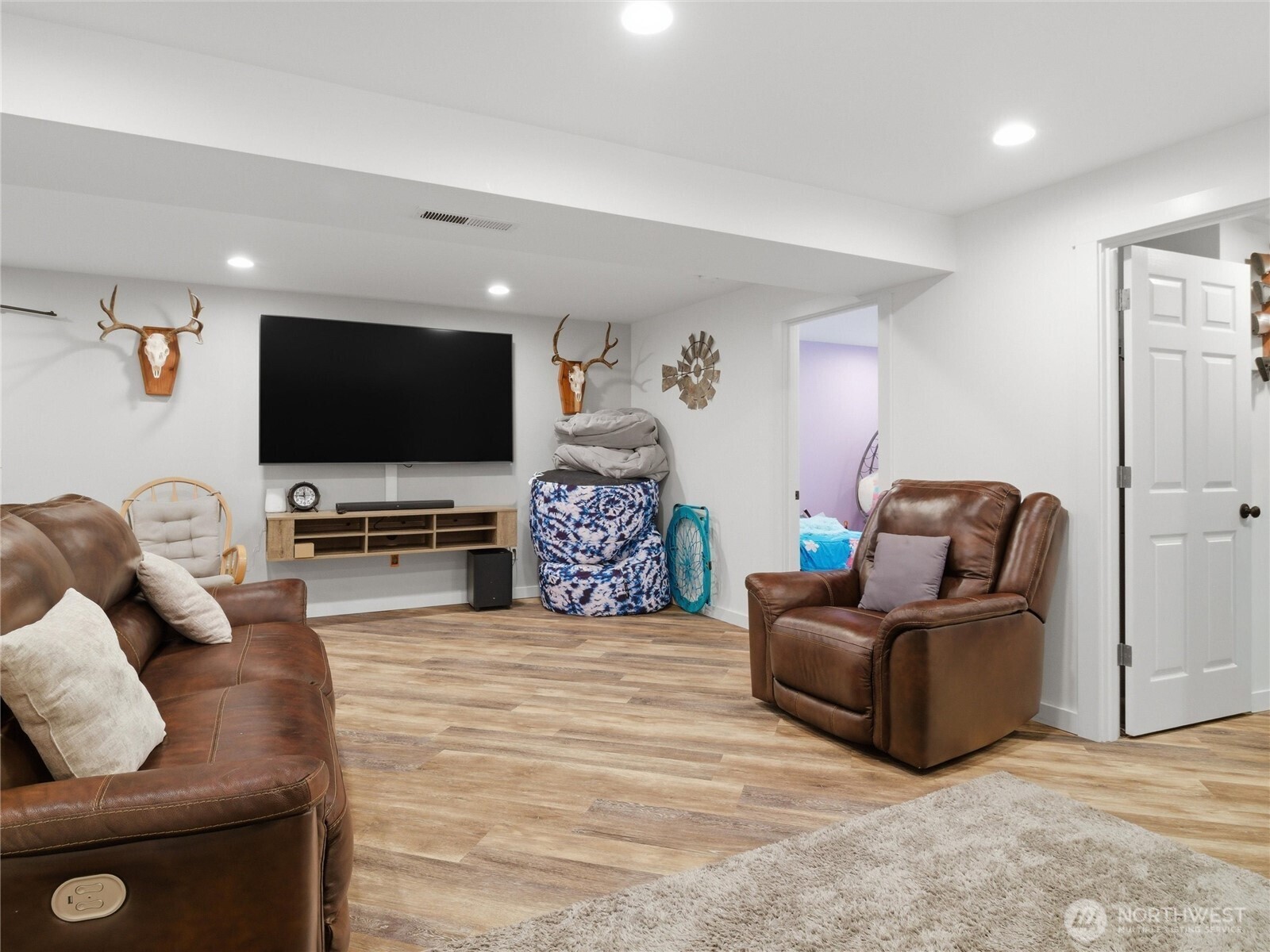 115 Romerman Road Chehalis, WA 98532 - Photo 27 of 40 a living room with furniture and a flat screen tv