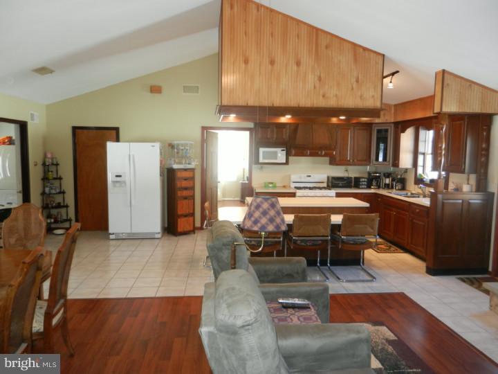 5950 4 Point Road Bethel, PA 19507 - Photo 4 of 23 Gallery Image 4